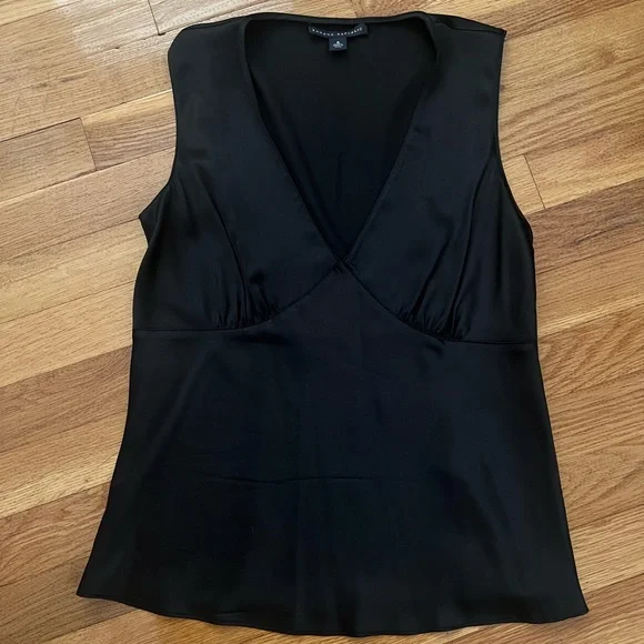 Banana Republic Silk Camisole in Black Sz.6 NWOT - Picture 2 of 4